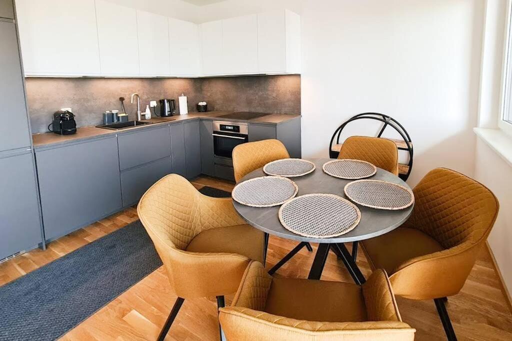 מורביש אם סי Lake View Suite מראה חיצוני תמונה